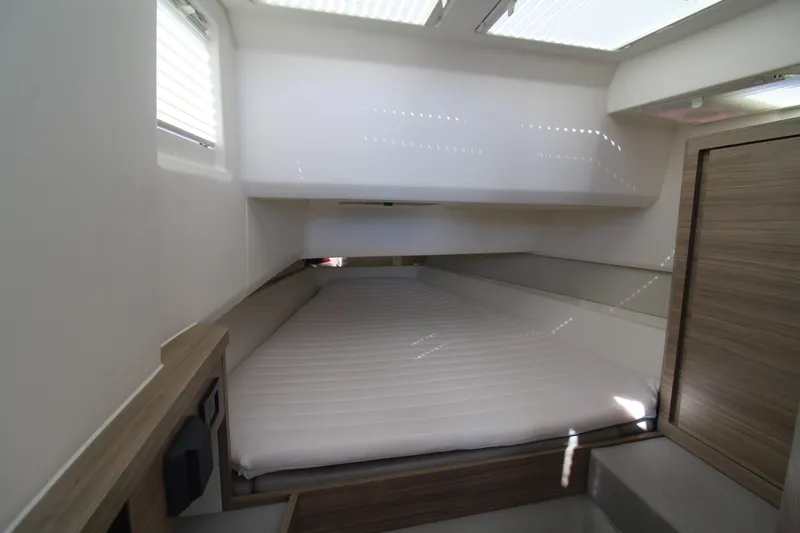  Yacht Photos Pics 2025 Saxdor 400 GTS cabin interior with bed, modern design, and natural lighting.