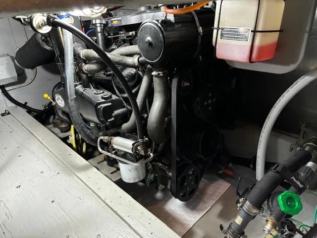  Yacht Photos Pics Engine compartment of 2004 Meridian Sedan Bridge 341 boat.