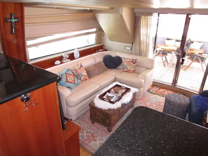 Sedona Yacht Photos Pics Salon Looking Aft