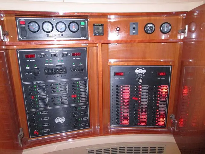 Sedona Yacht Photos Pics Companionway Electric Locker