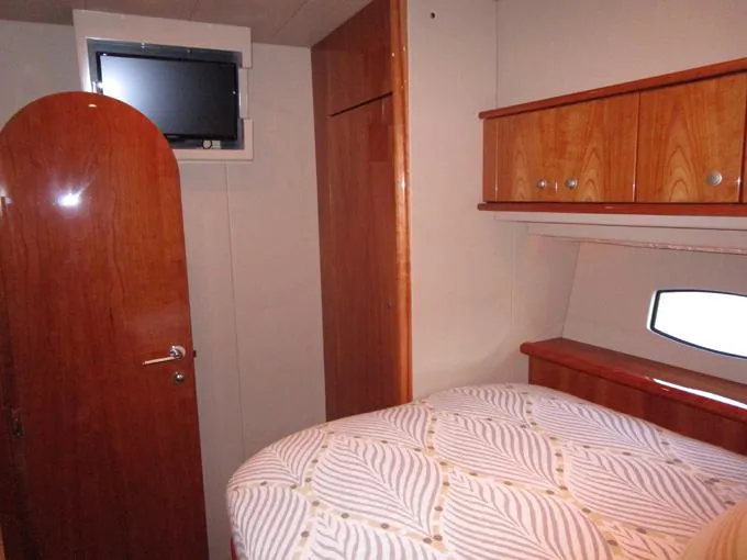 Sedona Yacht Photos Pics Stbd. Guest Cabin Looking Forward