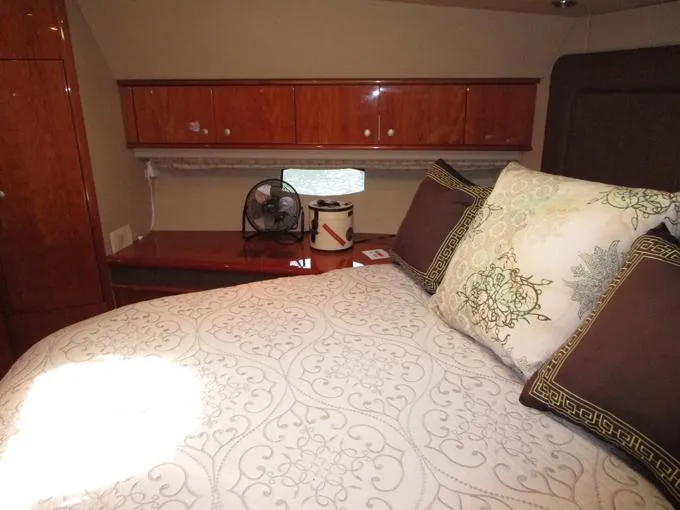 Sedona Yacht Photos Pics Forward VIP to Port