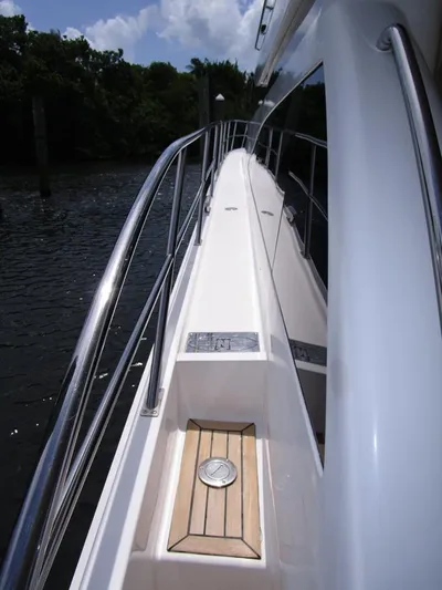 Sedona Yacht Photos Pics Side Decks