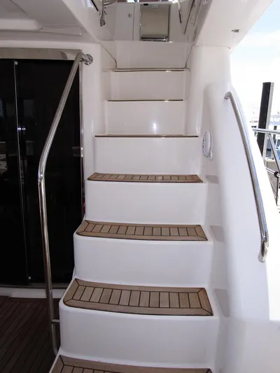 Sedona Yacht Photos Pics Easy Flybridge Steps