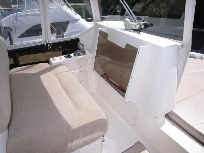 Sedona Yacht Photos Pics Port Side Seat and Wing Station