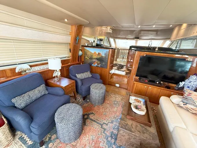 Sedona Yacht Photos Pics Salon Stbd. Side