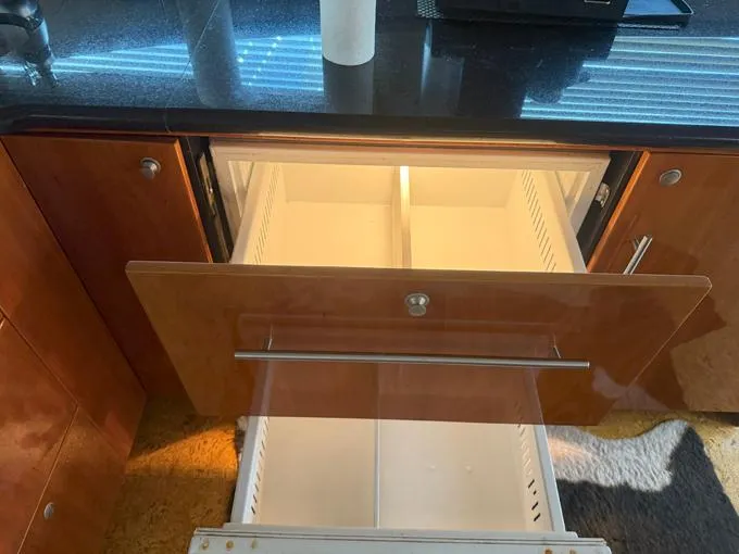 Sedona Yacht Photos Pics Port Side Beverage Center