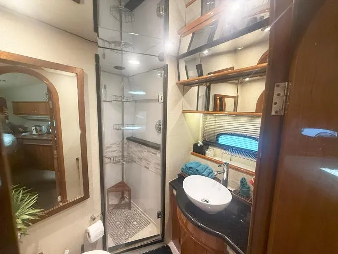 Sedona Yacht Photos Pics Guest Head