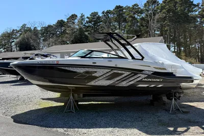 Monterey M5 Sport Boat