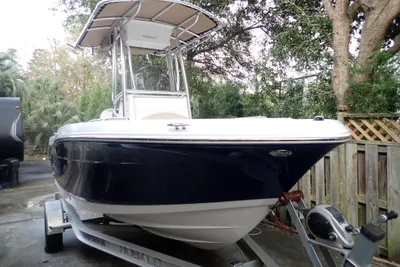 Robalo R180 Center Console
