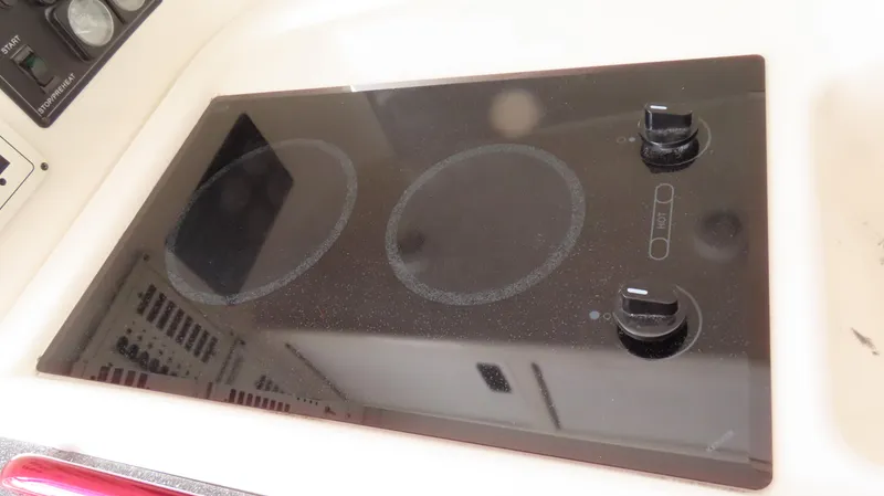  Yacht Photos Pics Ceramic cooktop with two burners on a 2002 Fountain 47 Lightning boat.