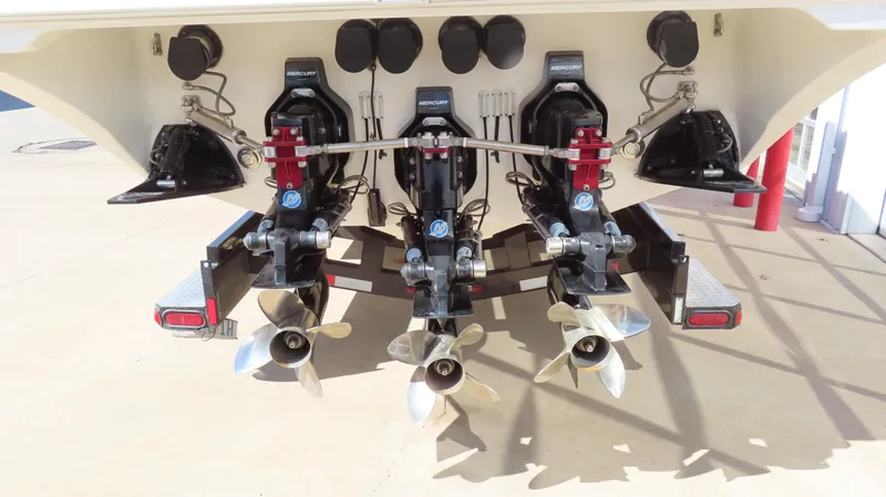  Yacht Photos Pics Rear view of 2002 Fountain 47 Lightning boat with triple propellers.