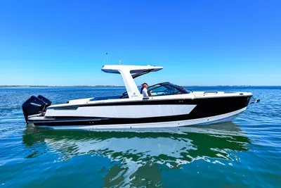 Aviara AV32 Outboard