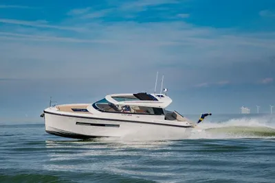 2024 Delta Powerboats 33 Coupe