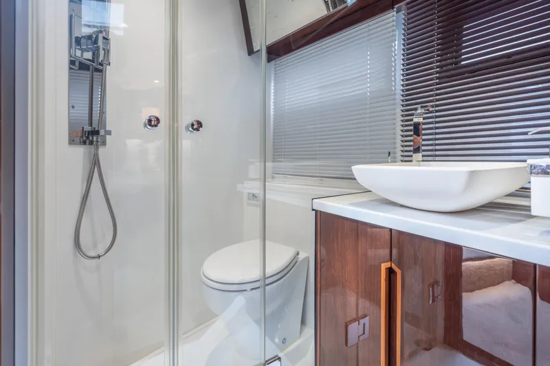 Infinity Yacht Photos Pics Luxurious bathroom in 2020 Galeon 500 Fly yacht with modern fixtures and elegant design.