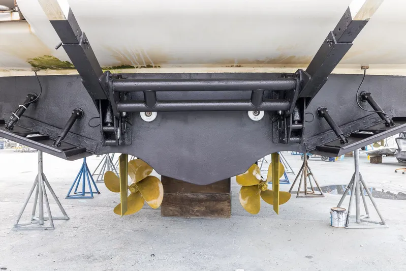 Sea Diva Yacht Photos Pics 1999 Azimut 58 yacht propellers and rudder system on dry dock.