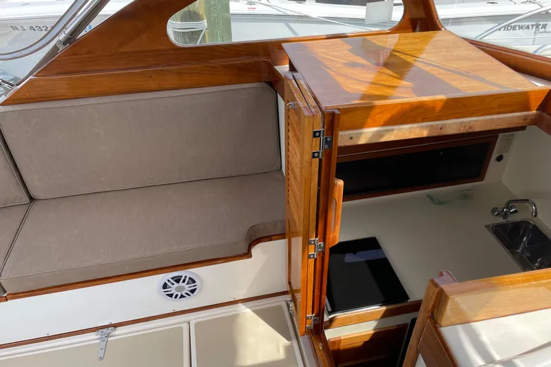 Dulce Yacht Photos Pics 2003 Dyer 29 Soft Top interior with wooden cabinetry and cushioned seating.