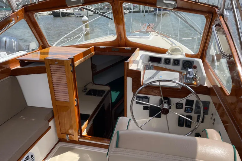 Dulce Yacht Photos Pics 2003 Dyer 29 Soft Top boat interior with steering wheel and navigation equipment.