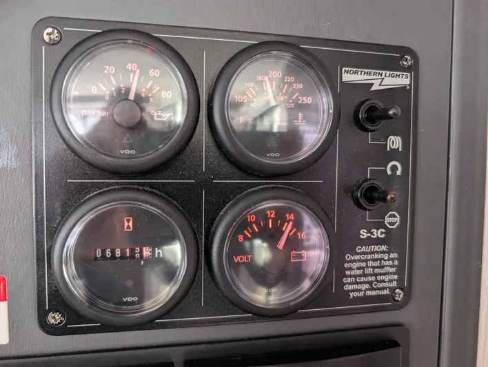 Salty Kiss Yacht Photos Pics 