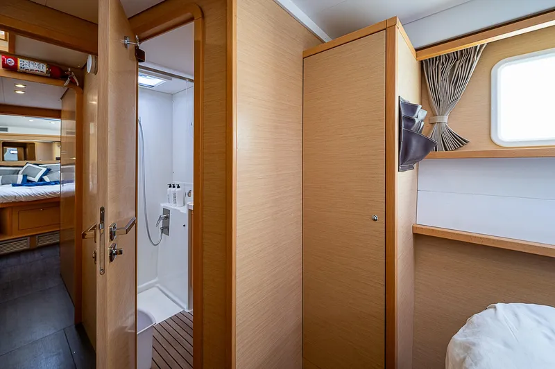 Somewhere Yacht Photos Pics Interior of 2018 Lagoon 450 yacht, featuring a cozy cabin and modern bathroom.