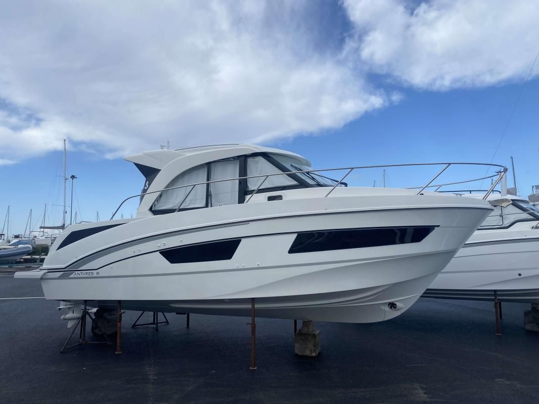 2023 Beneteau Antares 9 OB