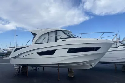 2023 Beneteau Antares 9 OB