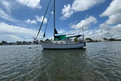 Island Packet 27