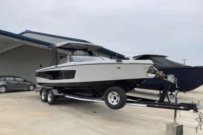 Aviara AV28 Surf
