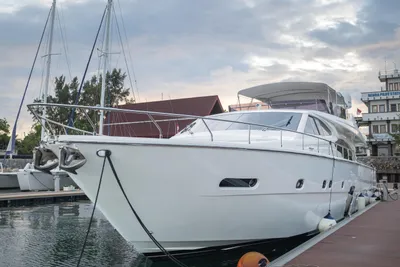 Ferretti Yachts 780