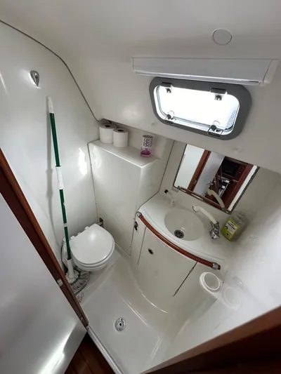 Knot Inspired Yacht Photos Pics Beneteau 411 2002 yacht bathroom with sink, toilet, and window.