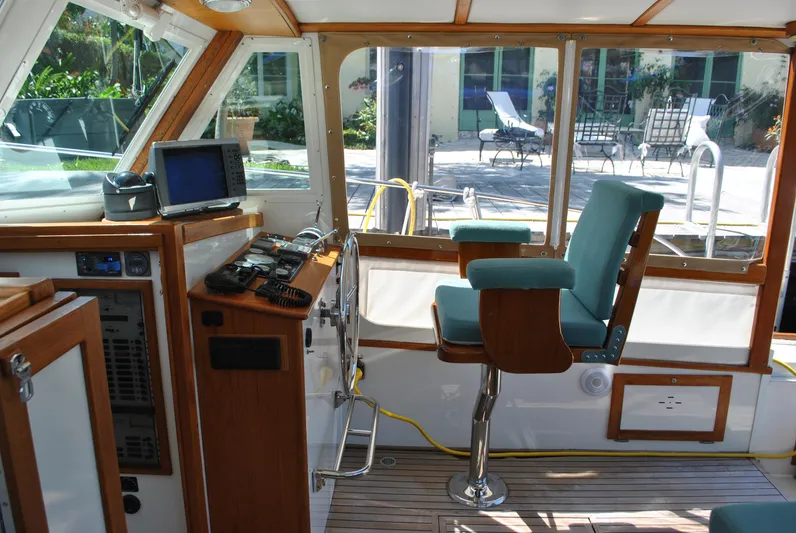 Octavia Yacht Photos Pics Helmdeck