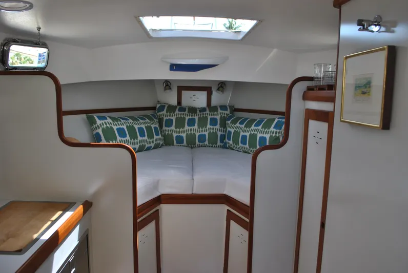 Octavia Yacht Photos Pics V Berth