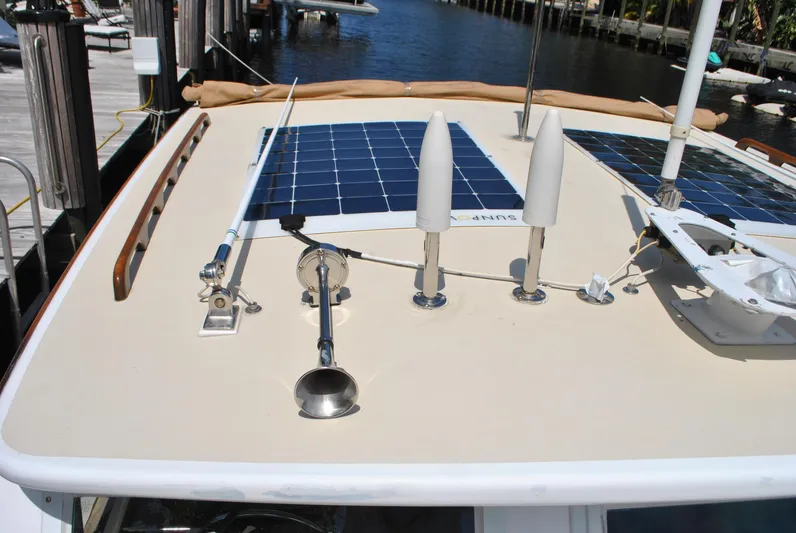 Octavia Yacht Photos Pics Pilothouse Roof