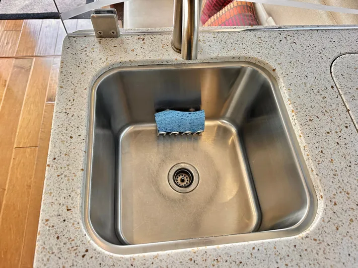  Yacht Photos Pics Stainless steel sink on Sea Ray 400 Sundancer 2016.