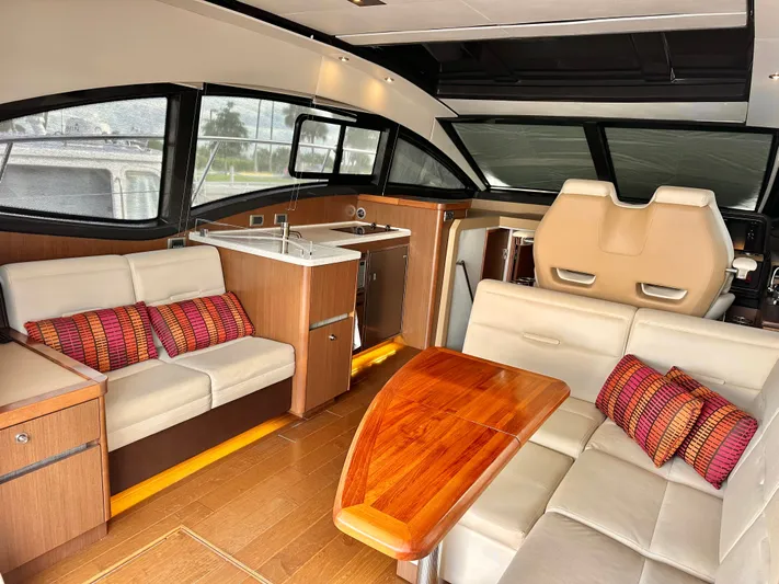  Yacht Photos Pics Interior of 2016 Sea Ray 400 Sundancer with elegant furnishings.
