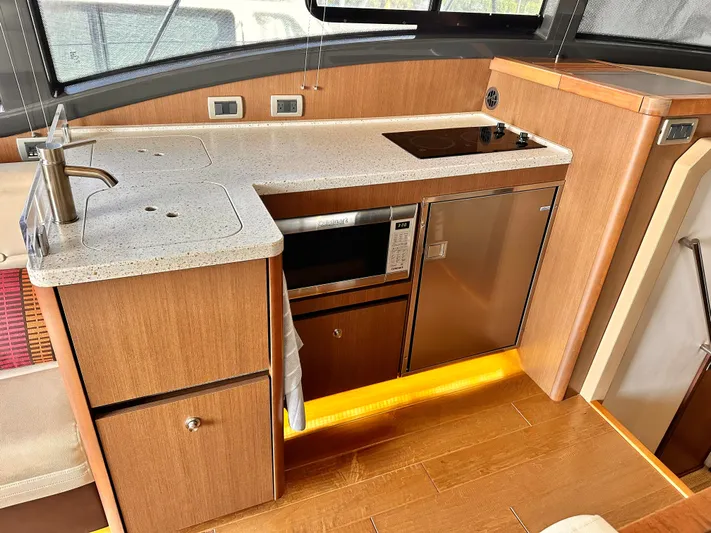  Yacht Photos Pics Interior of 2016 Sea Ray 400 Sundancer with modern kitchen.