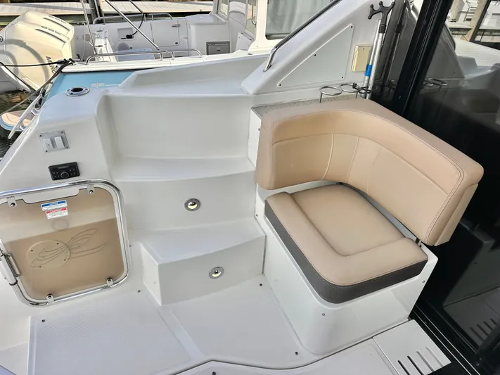  Yacht Photos Pics Interior of 2016 Sea Ray 400 Sundancer with seating area.