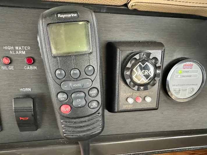  Yacht Photos Pics Sea Ray 400 Sundancer 2016 control panel with Raymarine device.