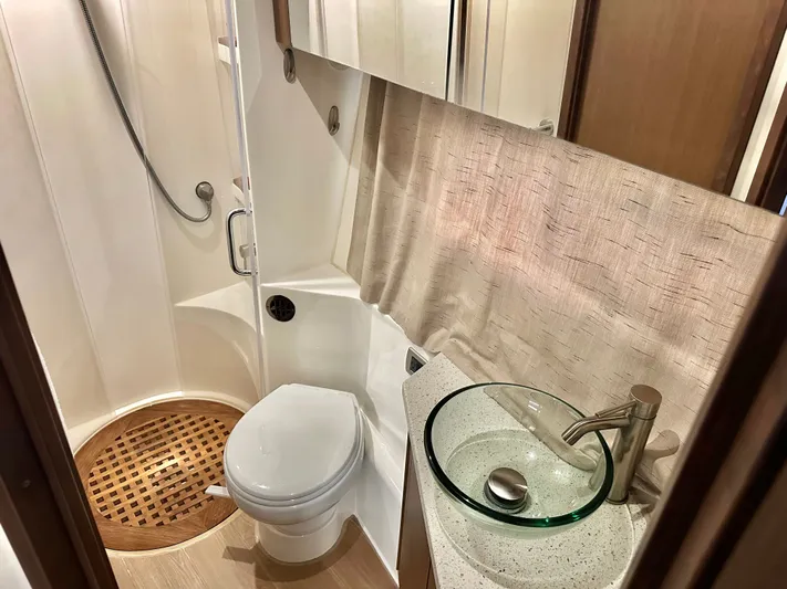  Yacht Photos Pics Luxurious bathroom in a 2016 Sea Ray 400 Sundancer yacht.