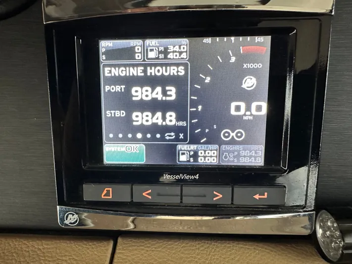  Yacht Photos Pics Sea Ray 400 Sundancer 2016 engine hours display on screen.