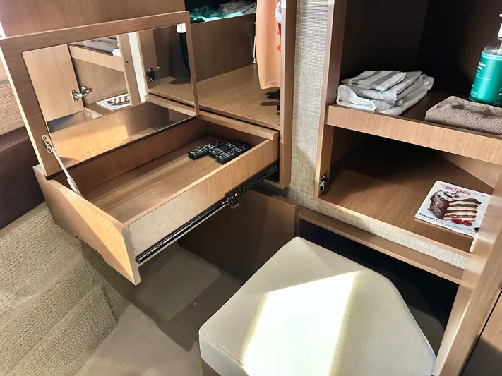  Yacht Photos Pics Interior of 2016 Sea Ray 400 Sundancer with desk and mirror.