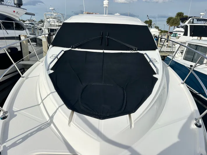  Yacht Photos Pics 2016 Sea Ray 400 Sundancer yacht docked, front view.