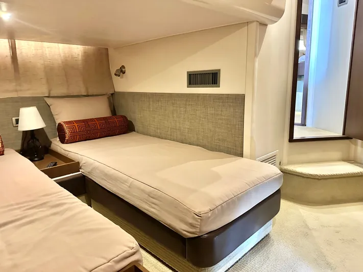  Yacht Photos Pics Interior of 2016 Sea Ray 400 Sundancer with twin beds.