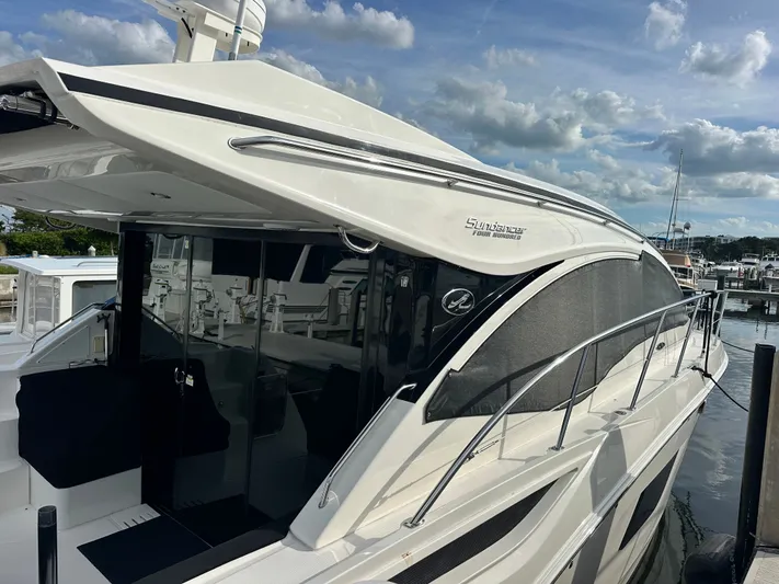  Yacht Photos Pics 2016 Sea Ray 400 Sundancer yacht docked at marina.