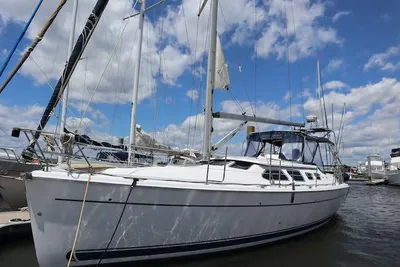 Hunter 41 Deck Salon