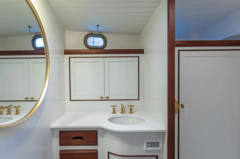 Stella Rose Yacht Photos Pics Elegant 2021 Mussel Ridge downeast boat bathroom with brass fixtures and round mirror.