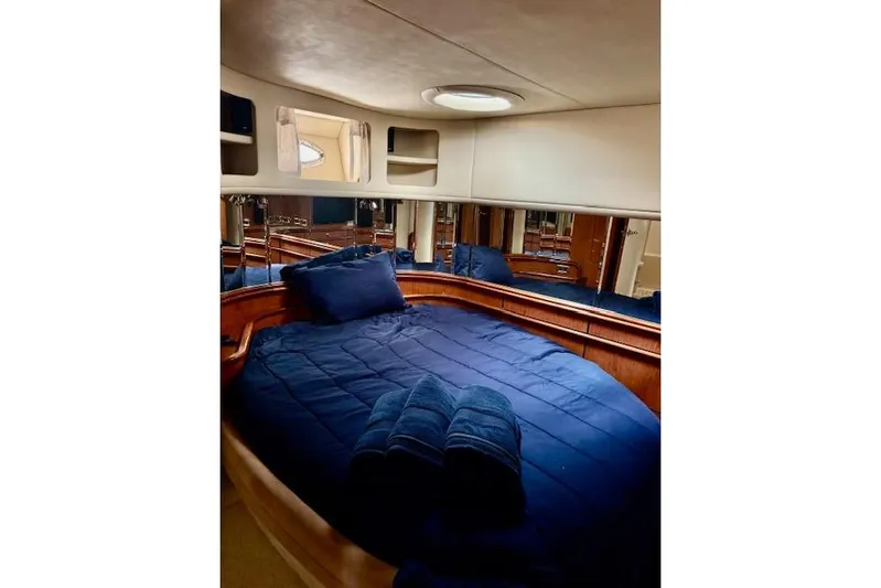 Play It Again Yacht Photos Pics Luxurious cabin interior of 2001 Sea Ray Sundancer 540 yacht with cozy bedding.