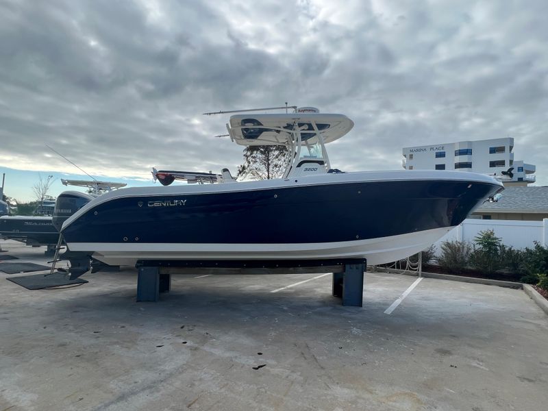 2016 Century 3200 Center Console