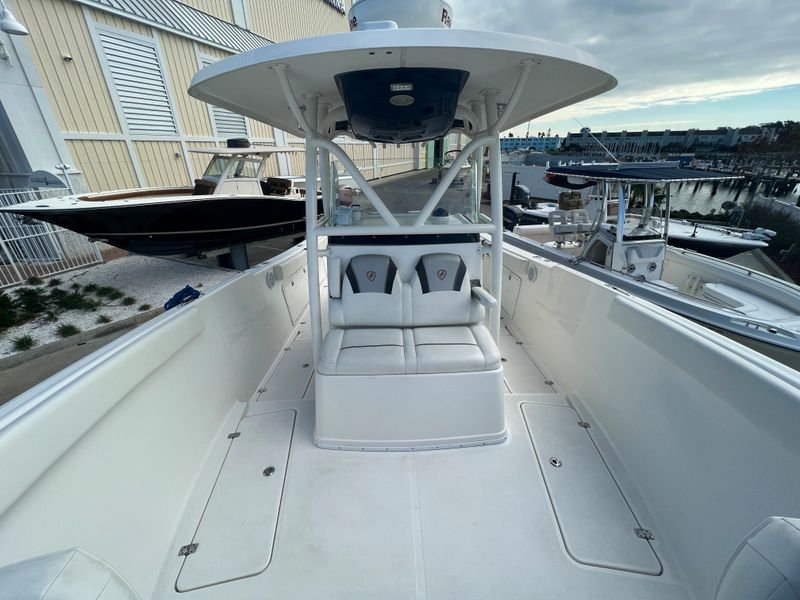 2016 Century 3200 Center Console