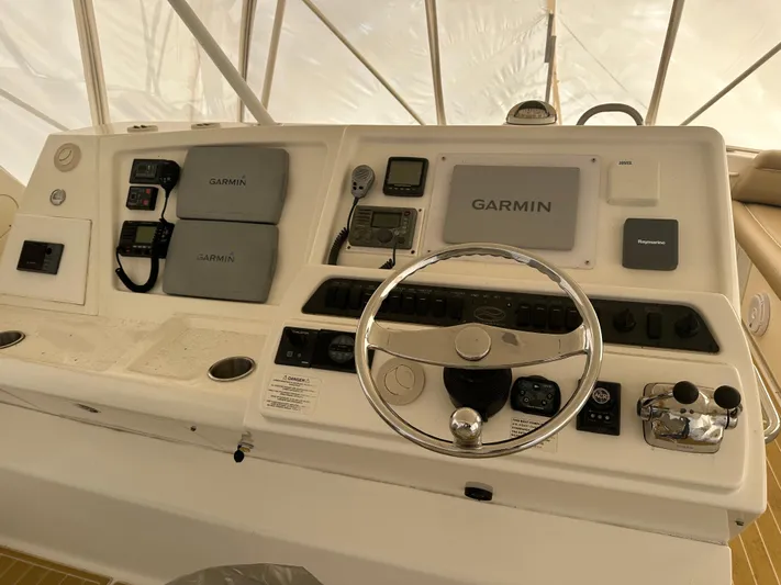  Yacht Photos Pics 2006 Silverton 48 Convertible yacht helm with Garmin navigation system.
